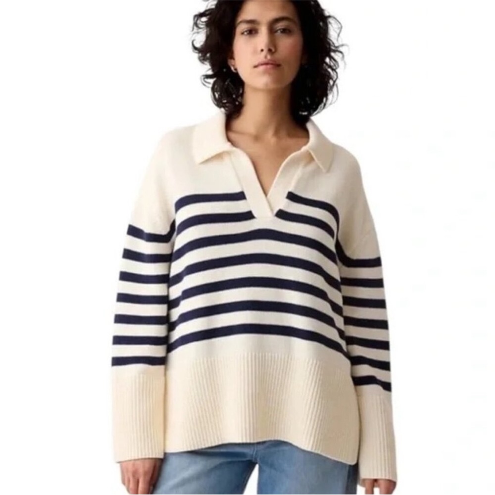 GAP Navy and Cream V-Neck Sweater